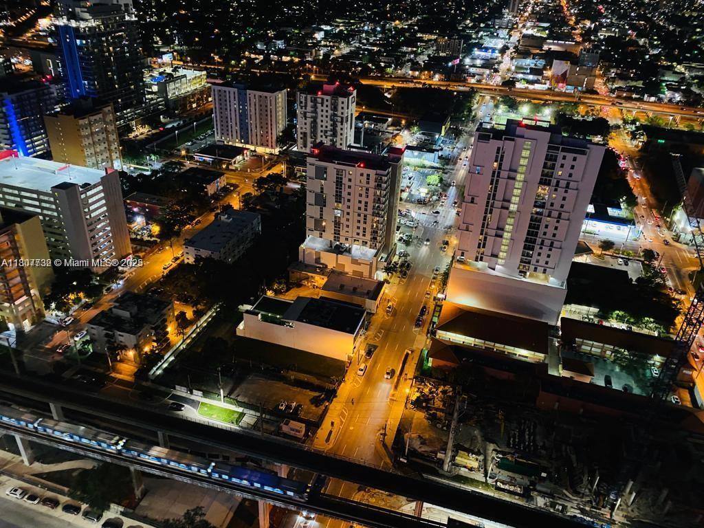 Apartment for rent at 88 SW 7th St #3402, Miami, FL 33130
