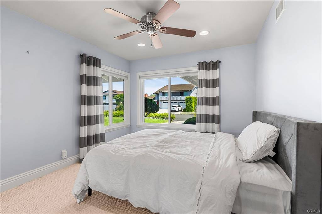 House for rent at 3501 Sausalito Dr, Corona Del Mar, CA 92625