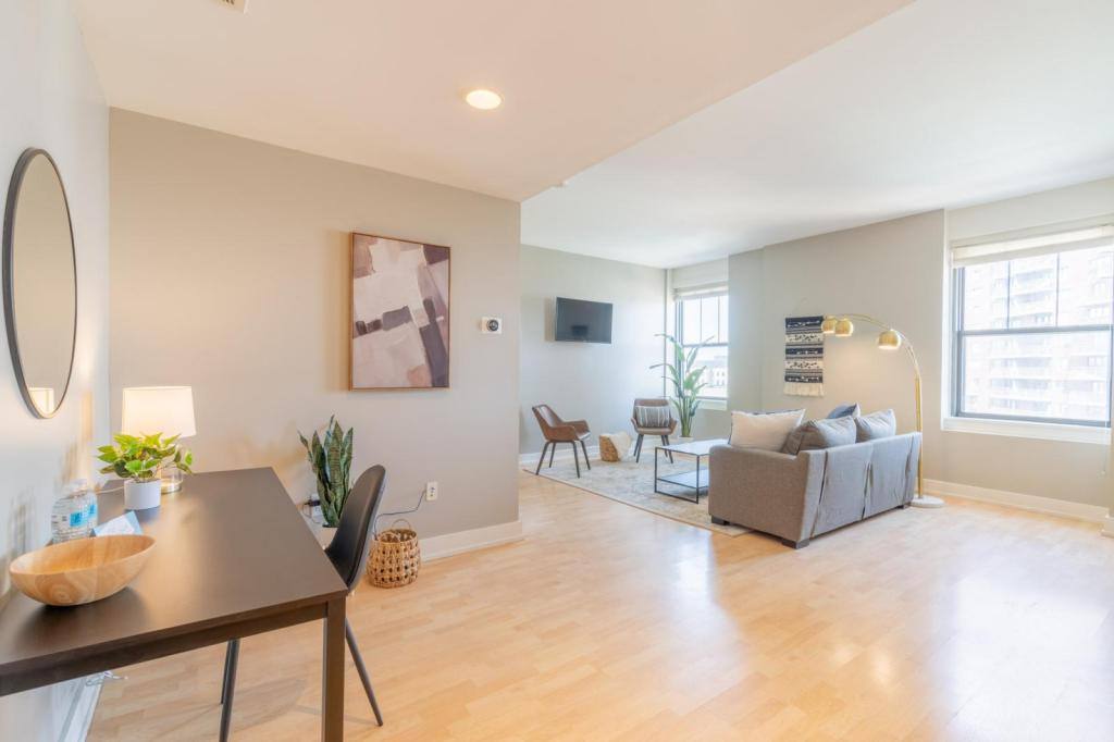 Apartment for rent at 400 Walnut St, Des Moines, IA 50309