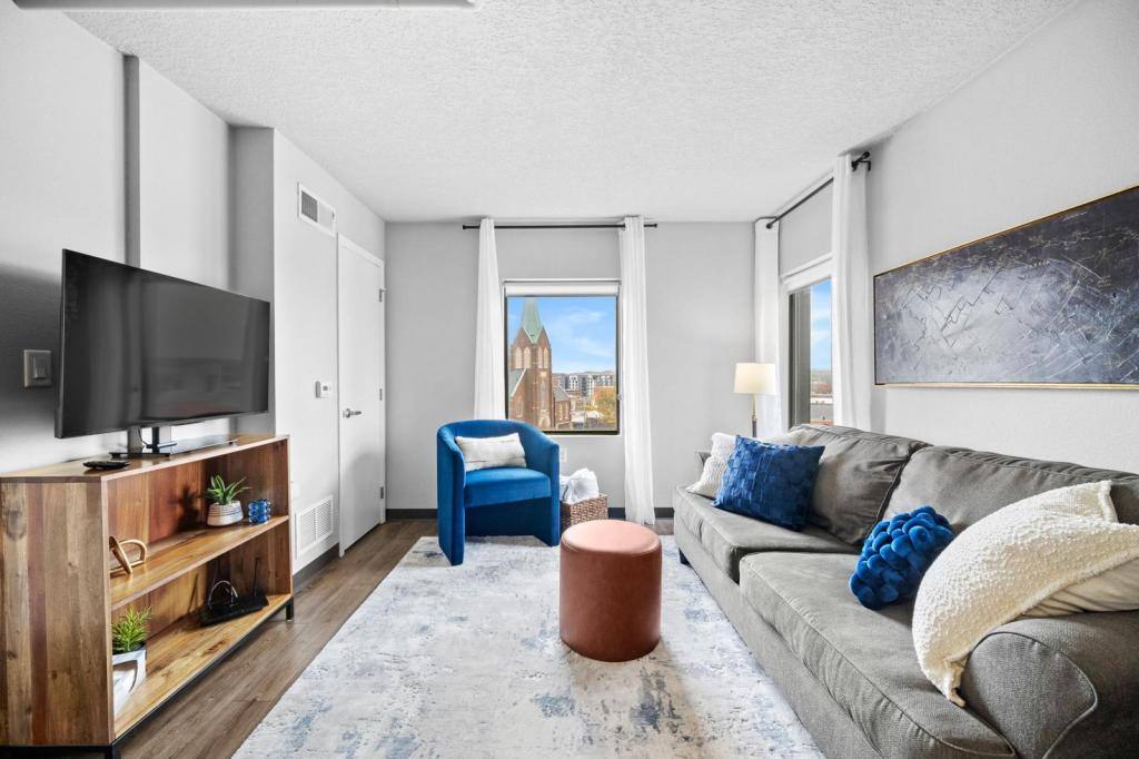 Apartment for rent at 660 E 5th St, Des Moines, IA 50309