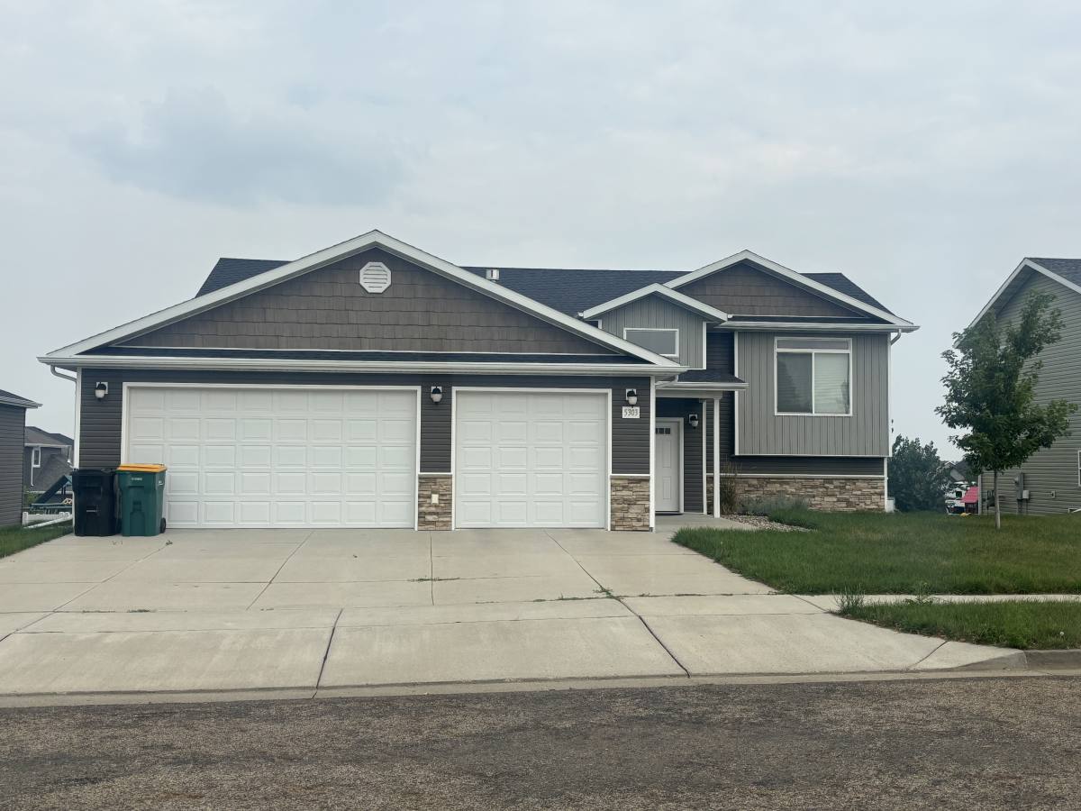 House for rent at 5303 Onyx Dr, Bismarck, ND 58503