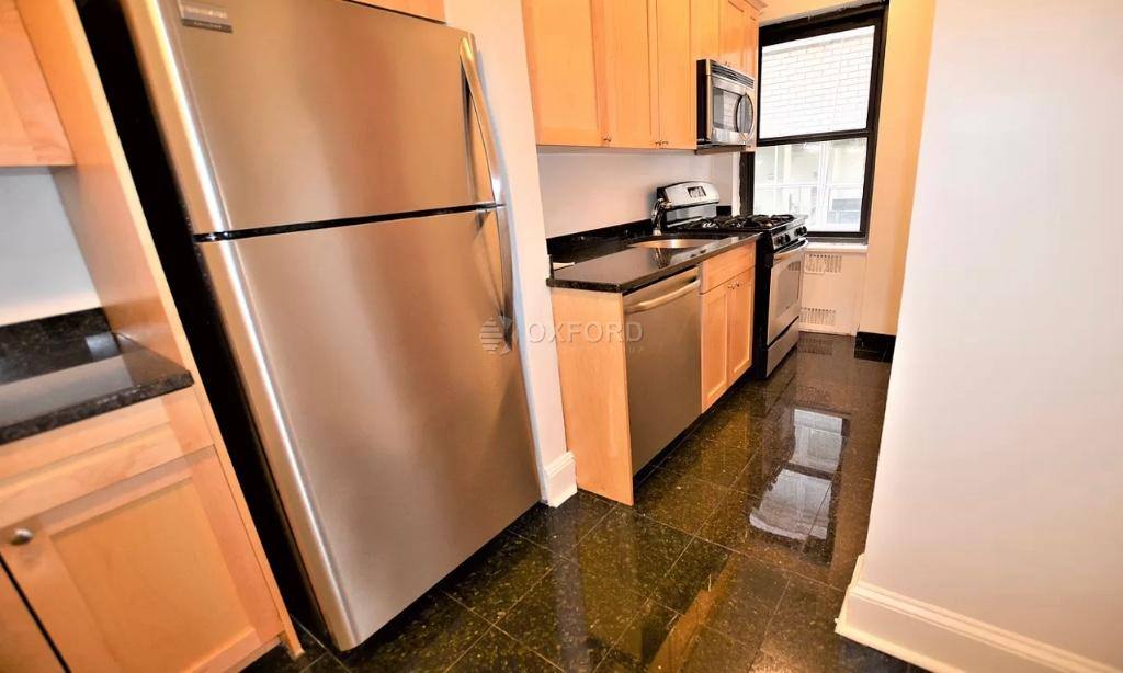 Apartment for rent at 141 E 56th St #4C, New York, NY 10022