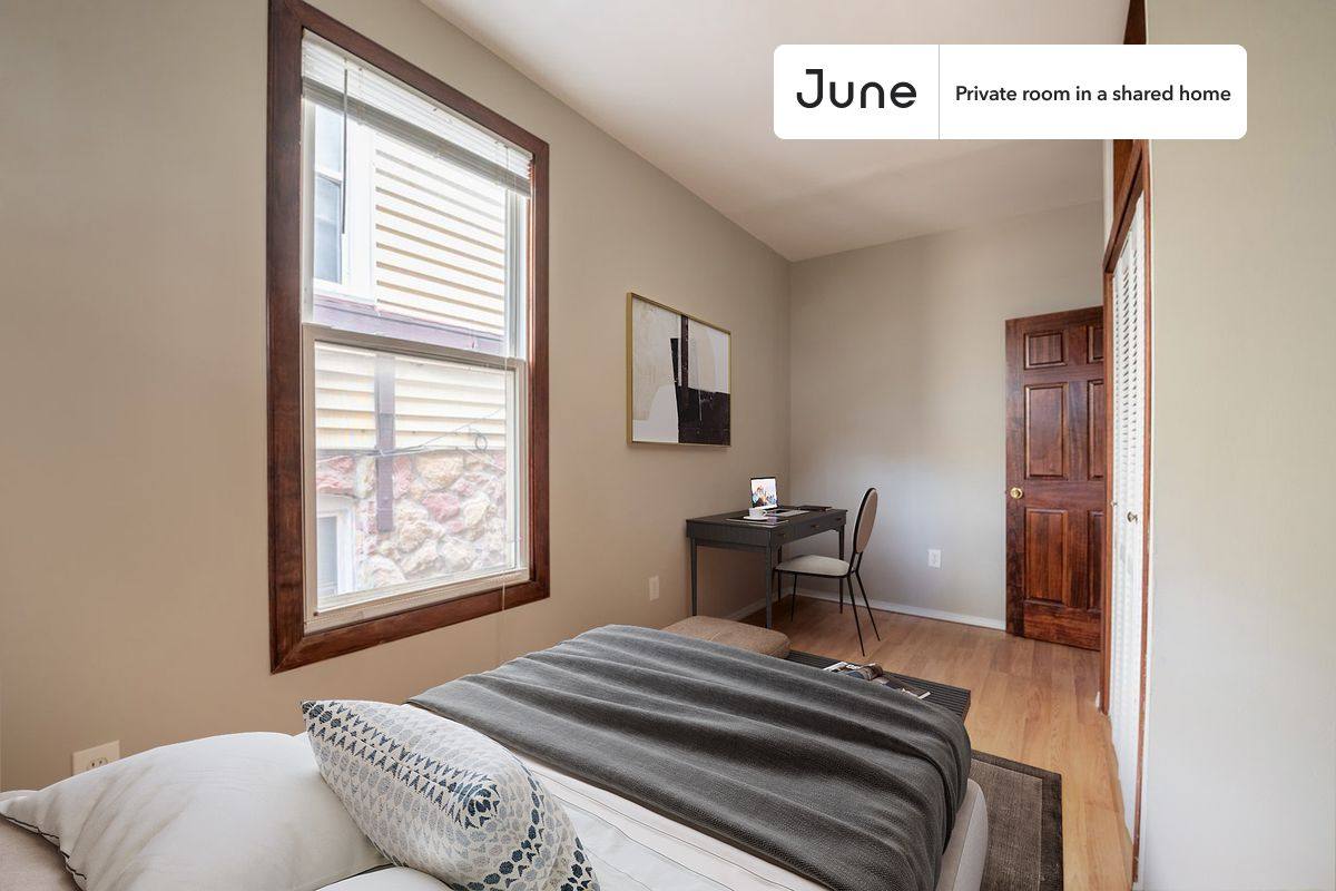 Apartment for rent at 2010 S Loomis St, Chicago, IL 60608