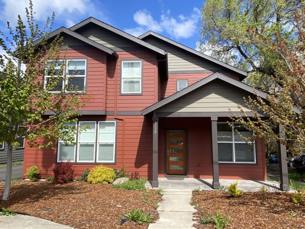 House for rent at 1328 Wasco St, Hood River, OR 97031