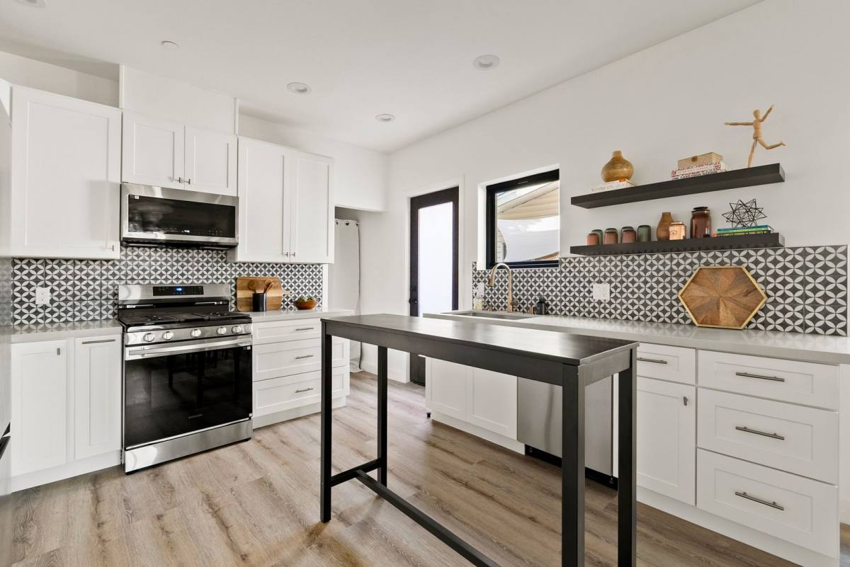 Apartment for rent at 8929 Hubbard St, Culver City, CA 90232
