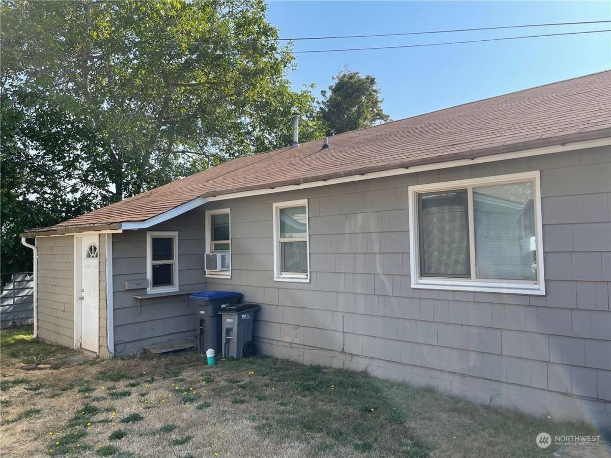 Apartment for rent at 117 Sheridan Rd, Bremerton, WA 98310