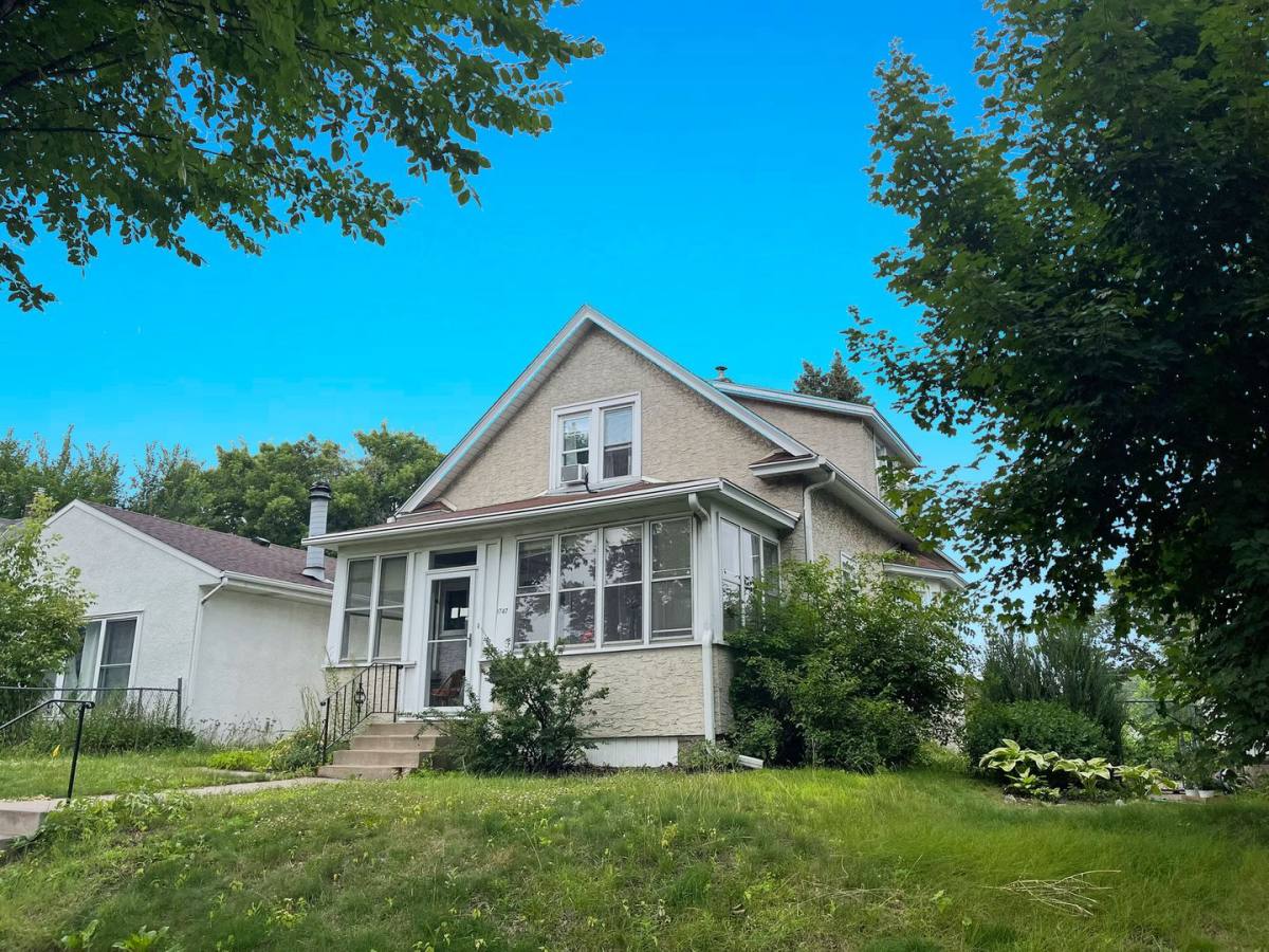 House for rent at 1747 7th St E, Saint Paul, MN 55106