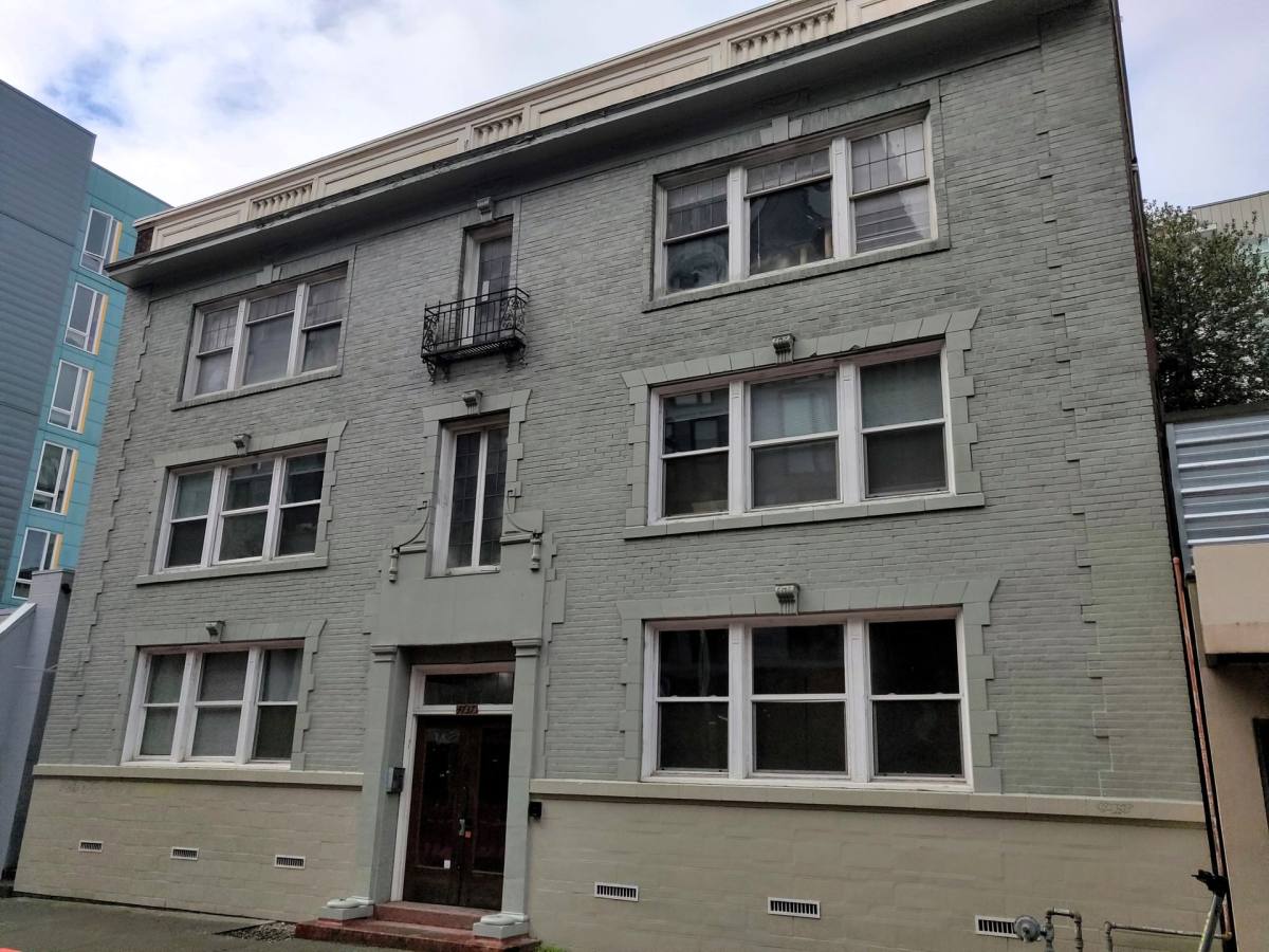 Apartment for rent at 4737 Brooklyn Ave NE, Seattle, WA 98105