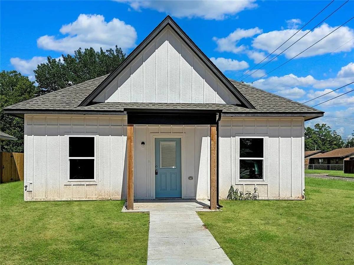 House for rent at 201 SW 17th St, Lawton, OK 73501