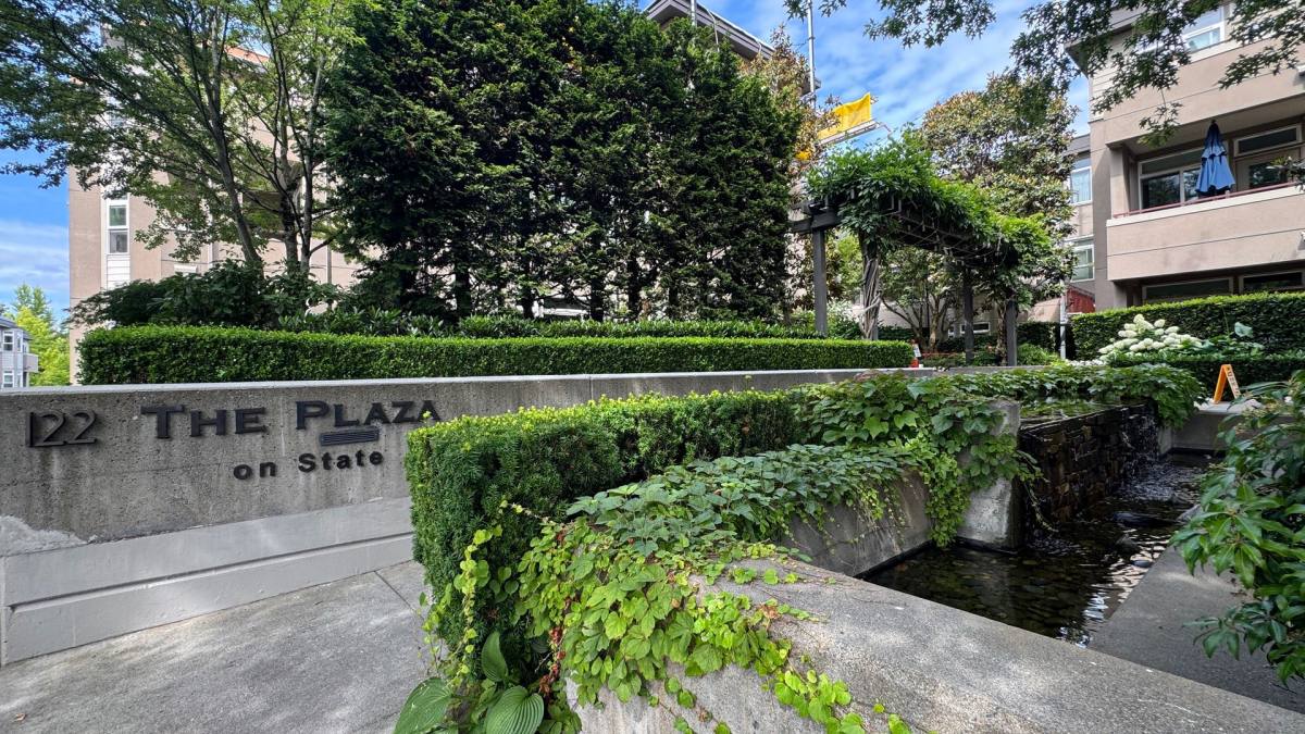 Condo for rent at 122 State St S, Kirkland, WA 98033