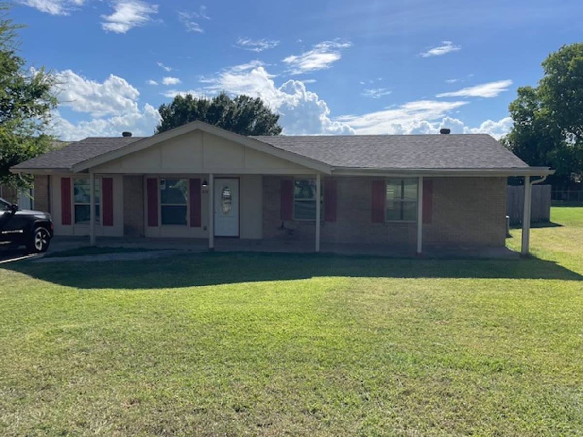 House for rent at 829 N Ave, Springtown, TX 76082