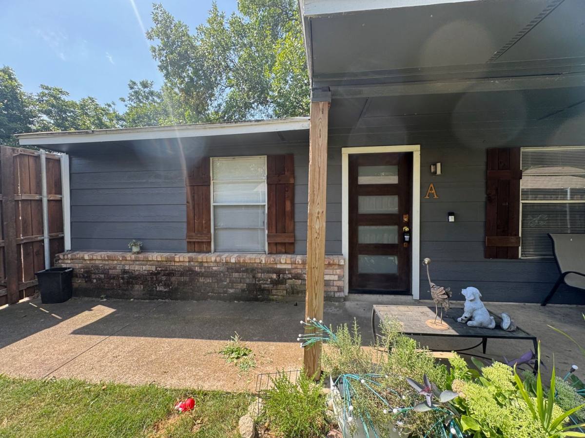 Apartment for rent at 600 N E St, Arlington, TX 76011