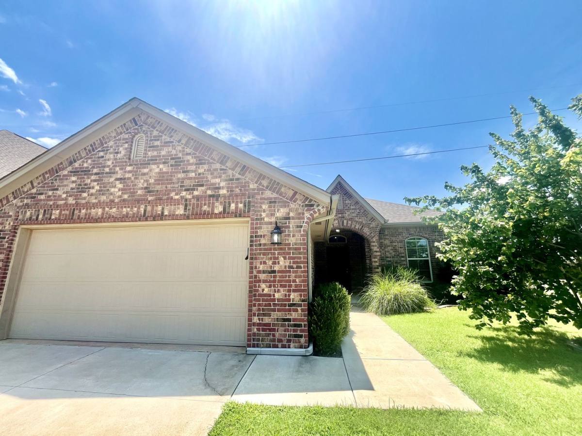 House for rent at 2408 NW 193rd St, Edmond, OK 73012