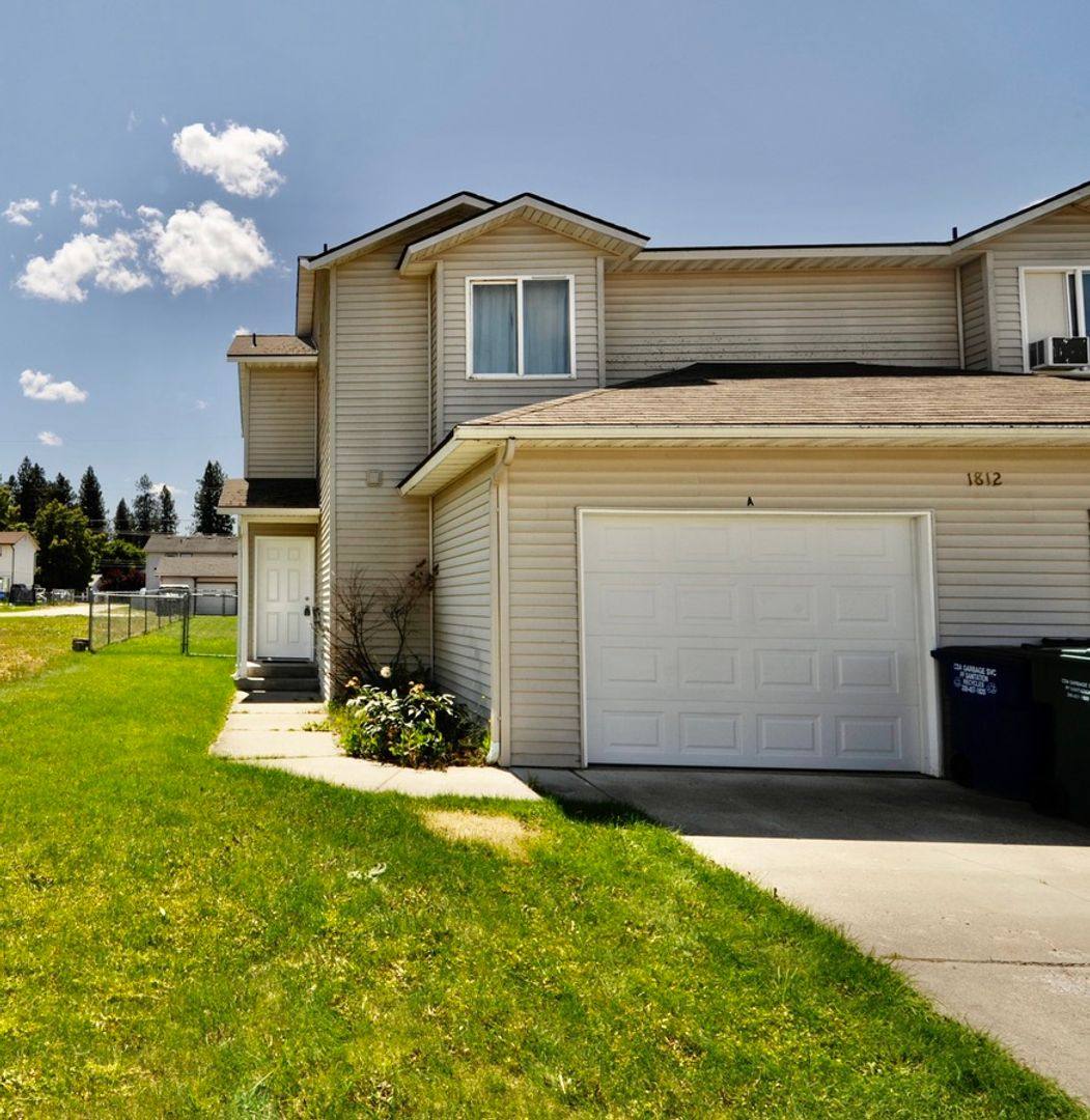 Townhouse for rent at 1812 E Coeur D'alene Ave, Post Falls, ID 83854