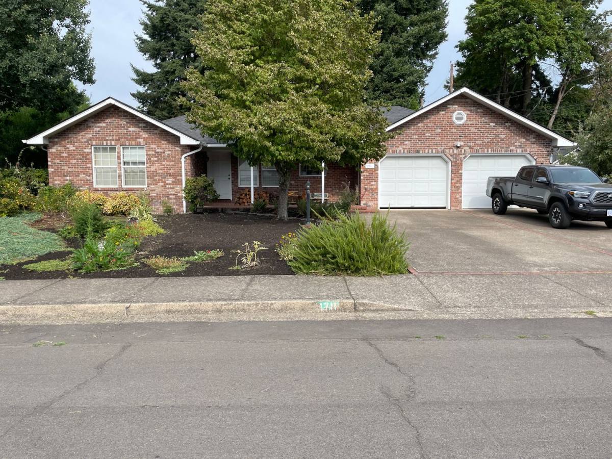 House for rent at 1711 Long Island Dr, Eugene, OR 97401