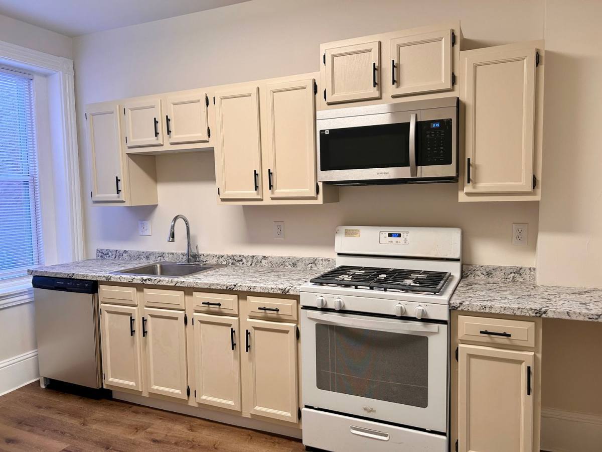 Apartment for rent at 230 1 2 W Walnut St, Lancaster, PA 17603