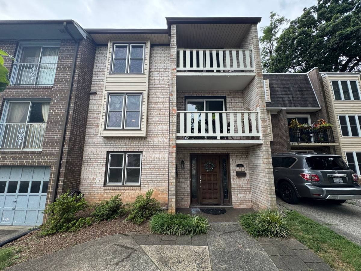 Townhouse for rent at 2130 Military Rd, Arlington, VA 22207