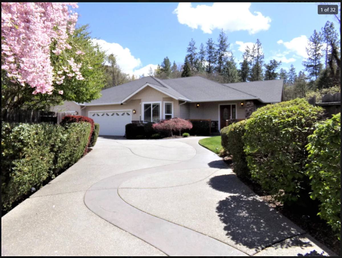 House for rent at 2037 SE Marlen Dr, Grants Pass, OR 97527