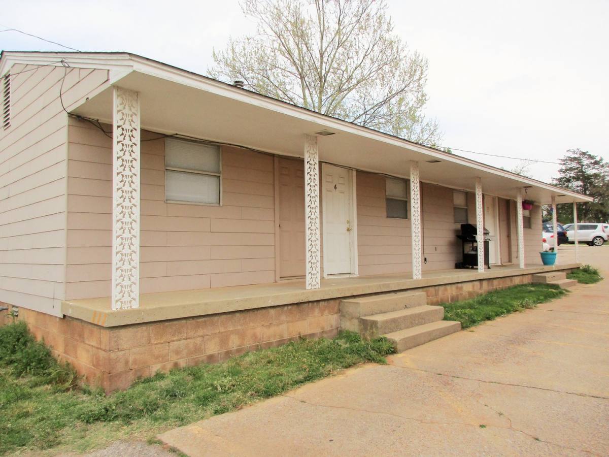 Apartment for rent at 709 N Broadway, Weatherford, OK 73096