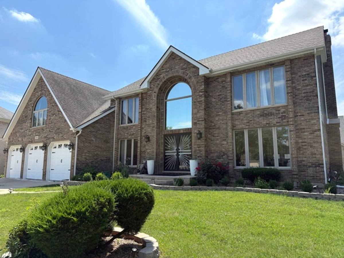 Townhouse for rent at 198 N Catalpa St, Addison, IL 60101