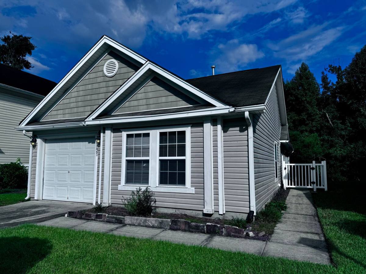 House for rent at 221 Chemistry Circle, Ladson, SC 29456
