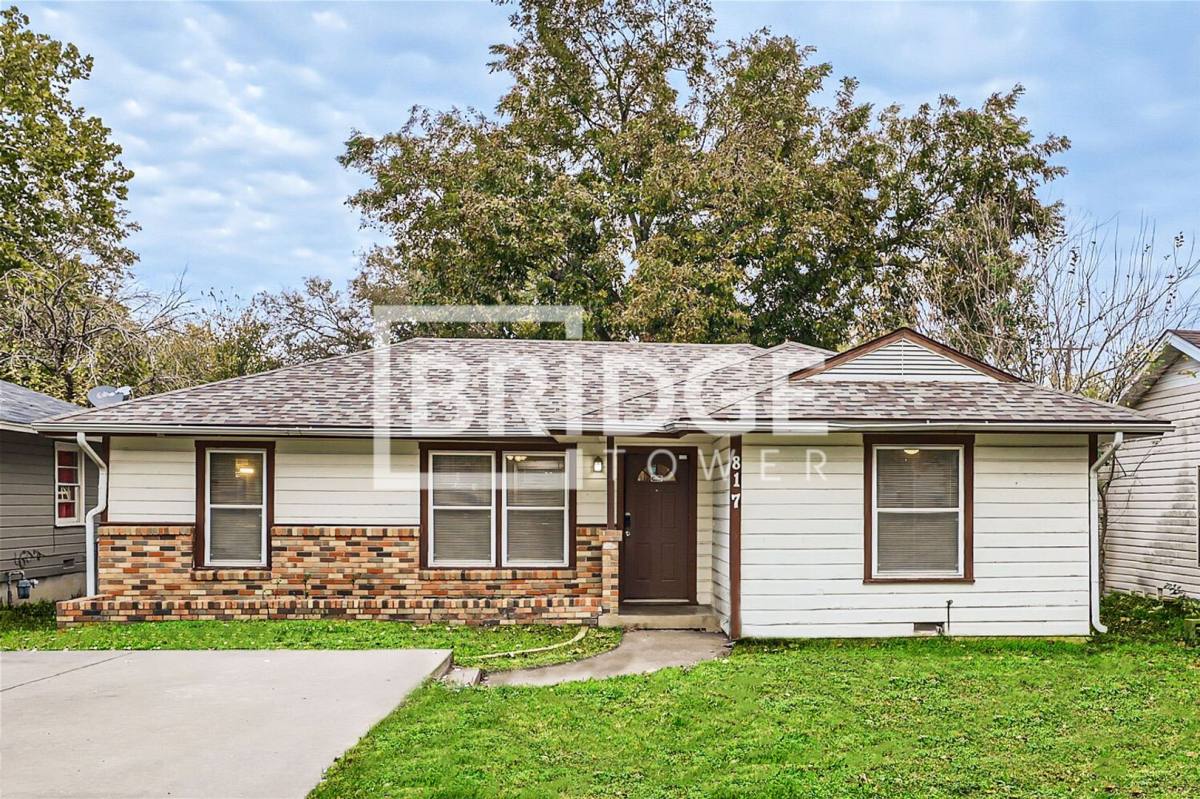 House for rent at 817 S Vaden St, Sherman, TX 75090