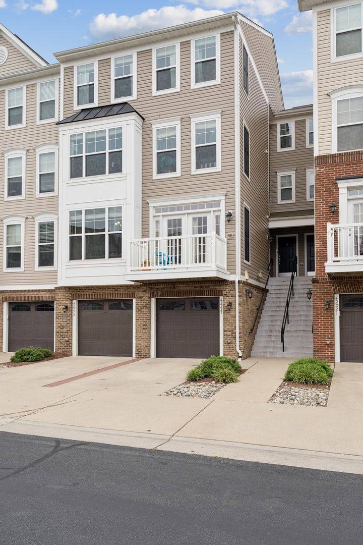 Apartment for rent at 42227 Canary Grass Square, Aldie, VA 20105