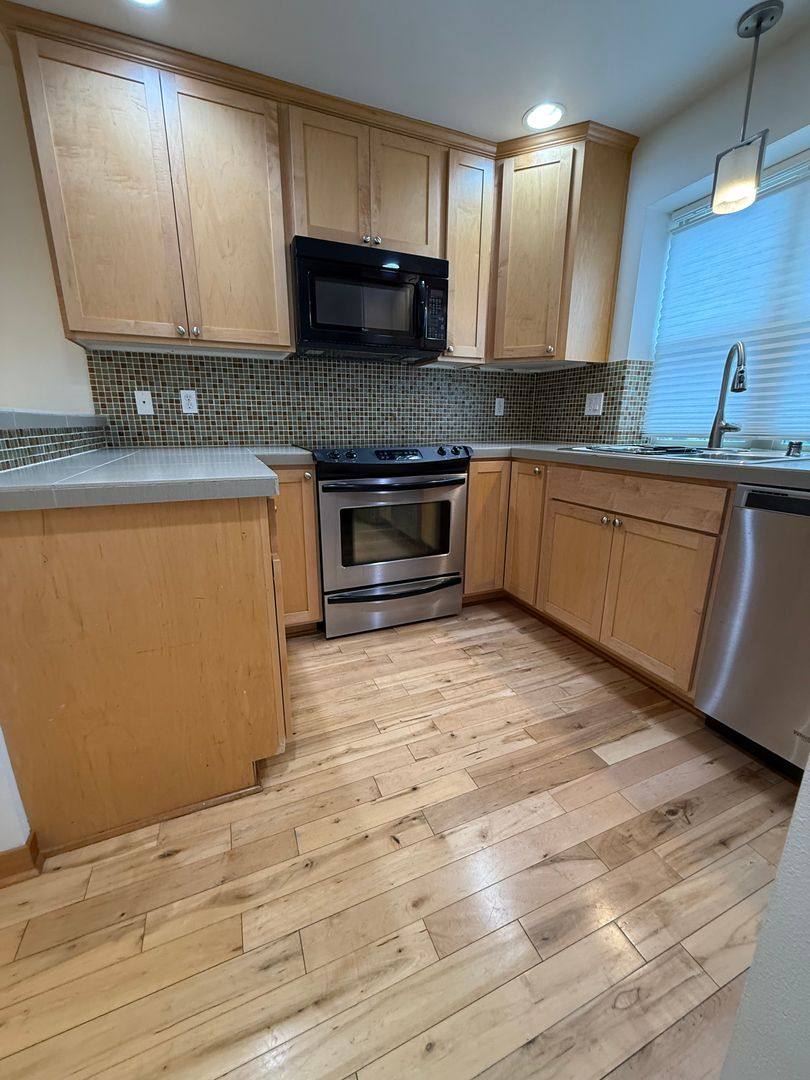 Townhouse for rent at 9006 18th Ave SW #B, Seattle, WA 98106