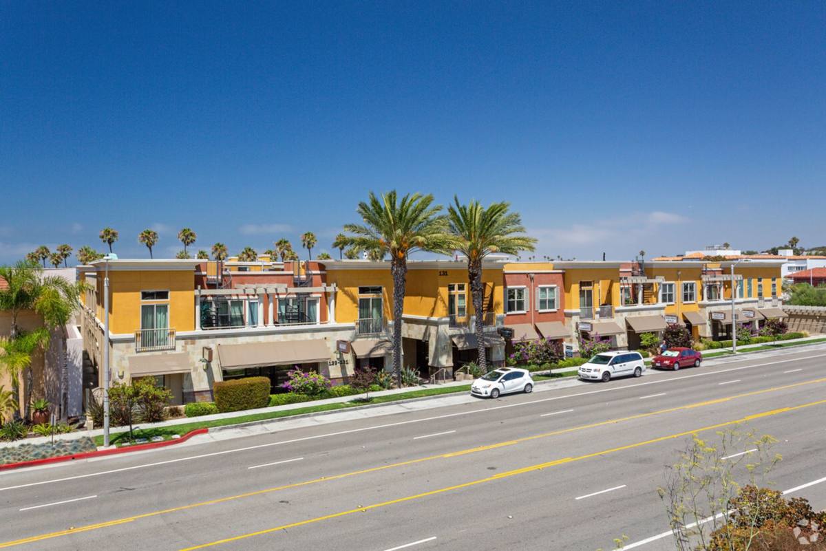 Apartment for rent at 131 Palos Verdes Blvd, Redondo Beach, CA 90277