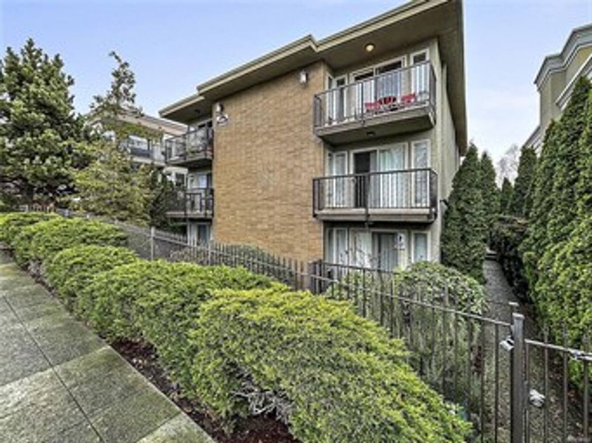 Condo for rent at 1016 6th Ave N, Seattle, WA 98109