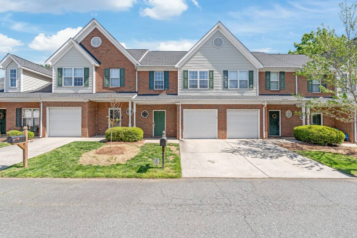 Townhouse for rent at 2059 Lennox Square Rd, Charlotte, NC 28210