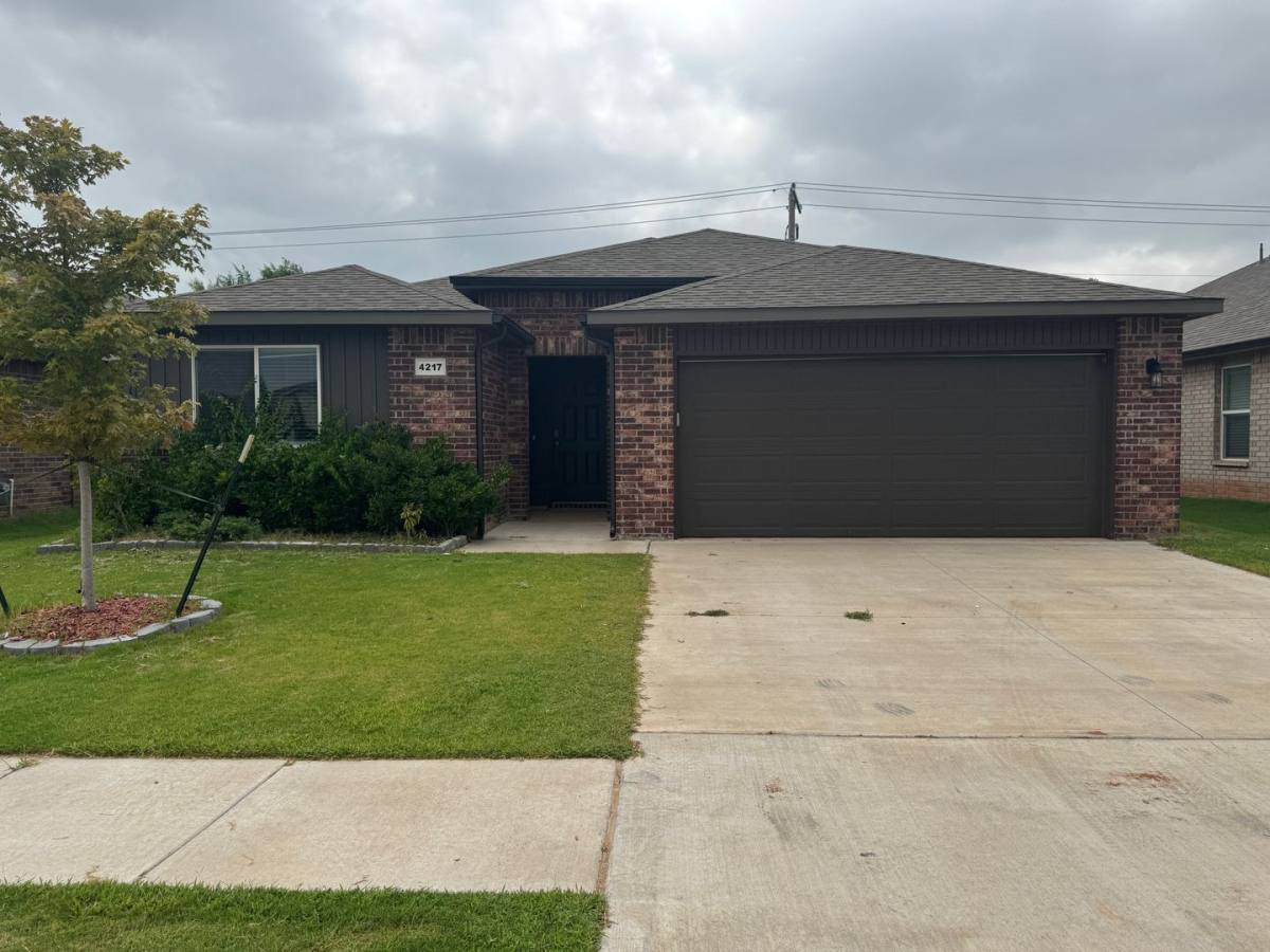 House for rent at 4217 Palmetto Bluff Dr, Mustang, OK 73064