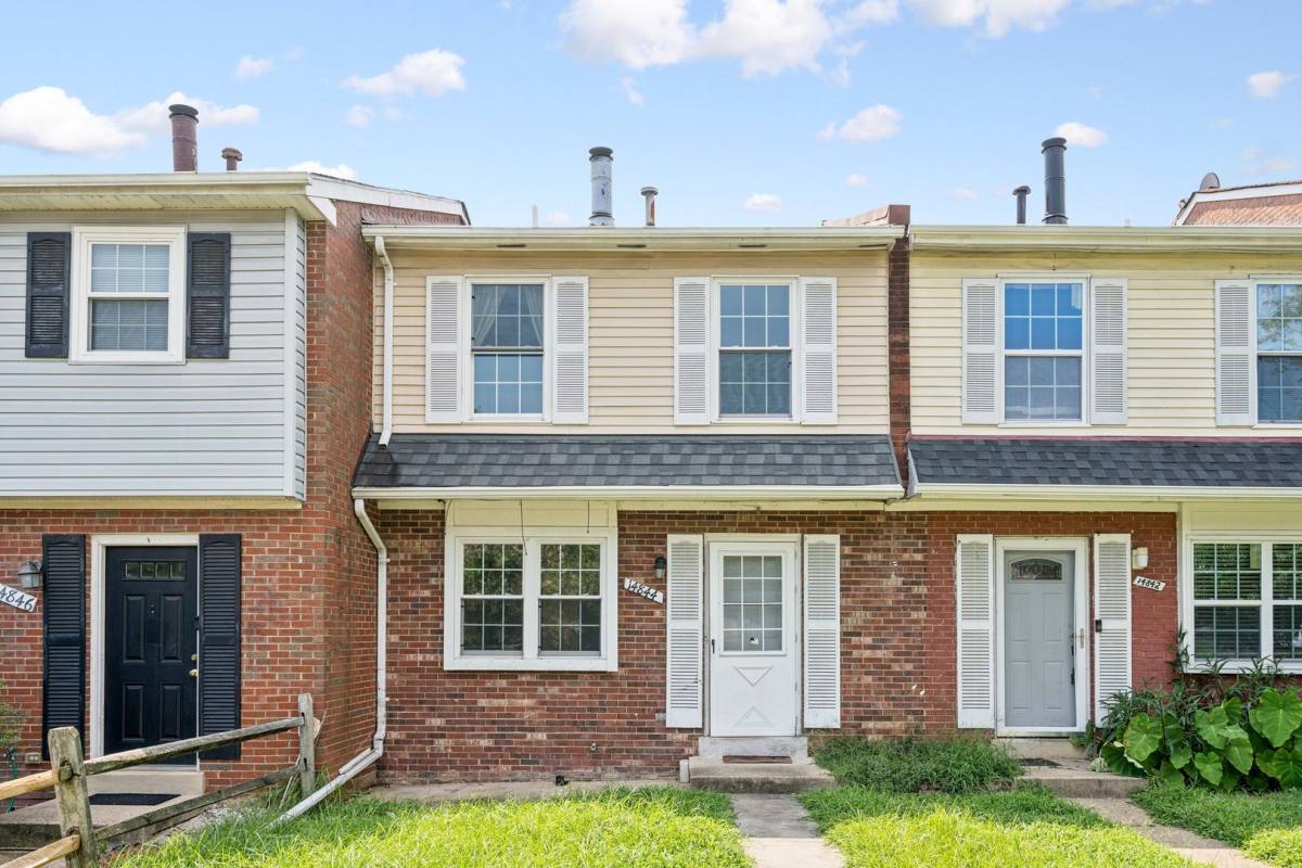 Townhouse for rent at 14844 Cherrydale Dr, Woodbridge, VA 22193