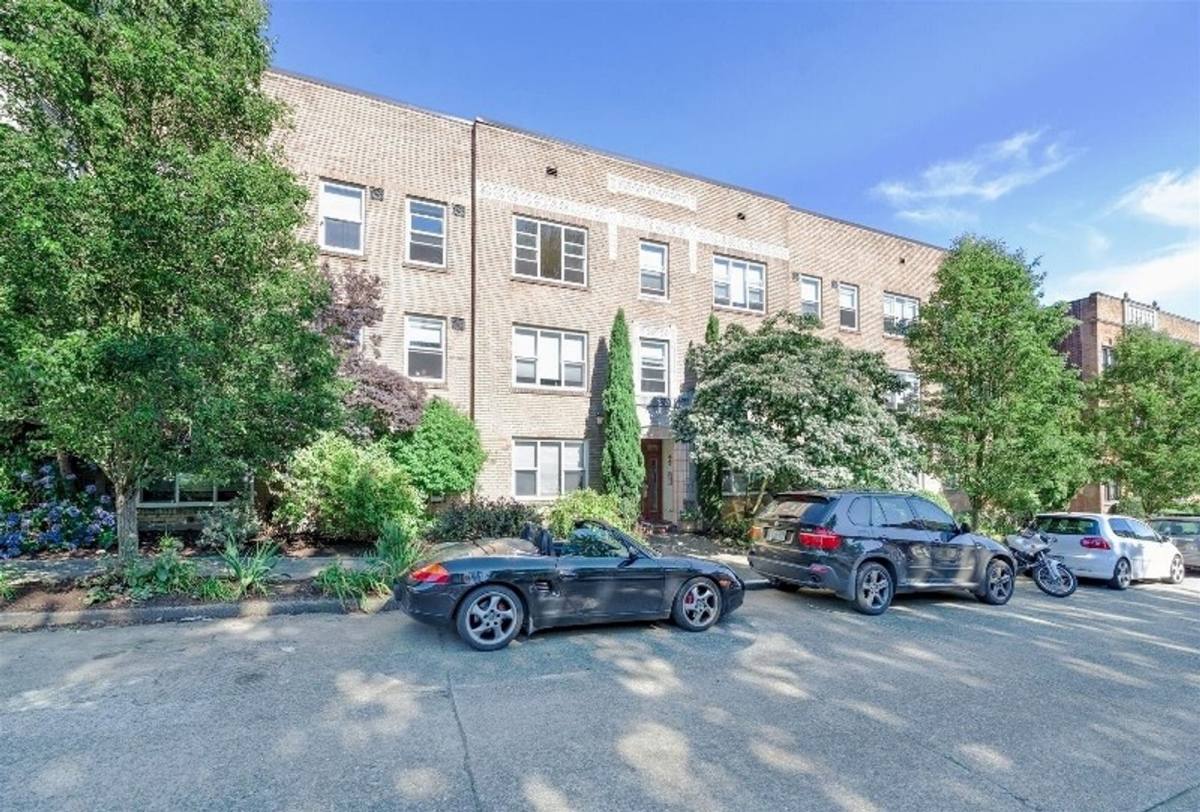 Apartment for rent at 616 4th Ave W, Seattle, WA 98119