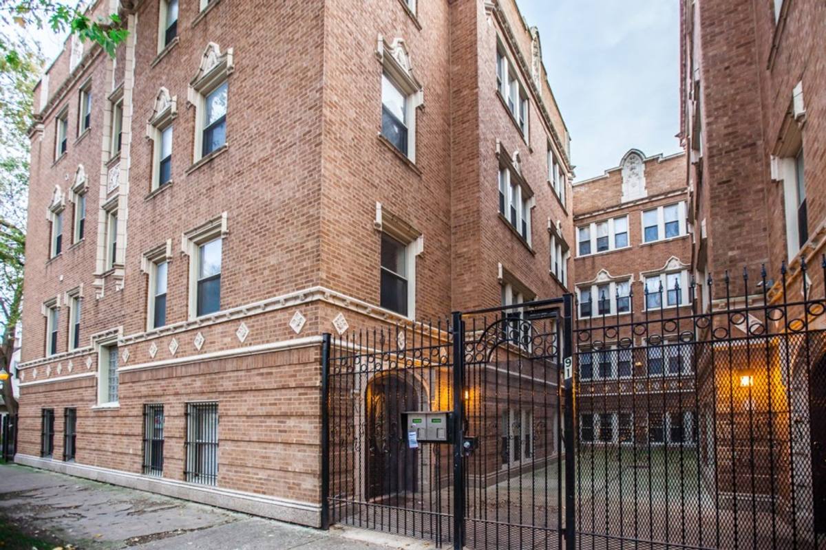 Apartment for rent at 917 E 78th St, Chicago, IL 60619
