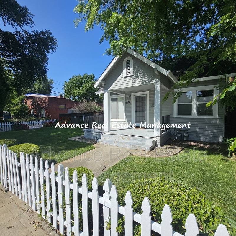 House for rent at 3008 Franklin Blvd, Sacramento, CA 95818