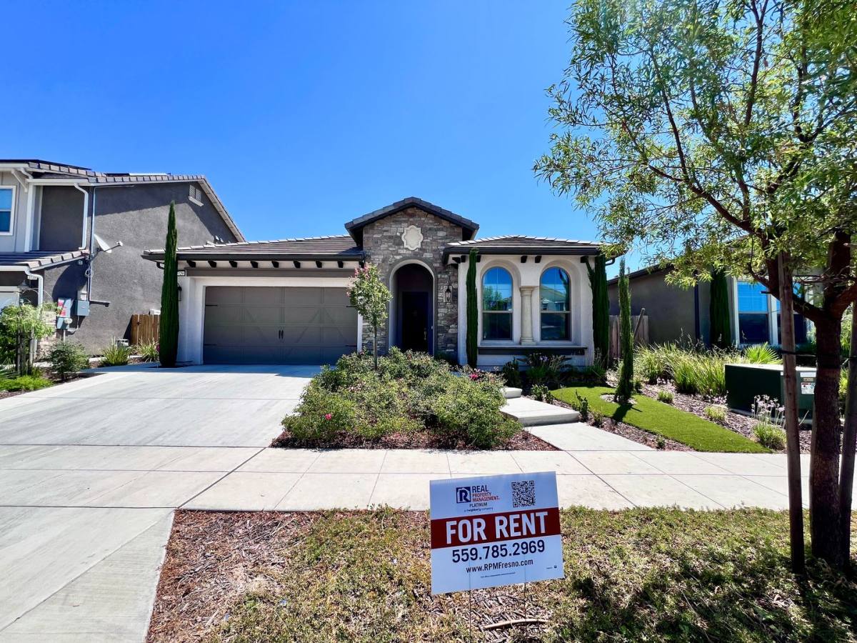 House for rent at 1729 N Carson Ave, Clovis, CA 93619