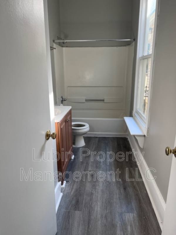 Apartment for rent at 325 Lema Place, Memphis, TN 38105