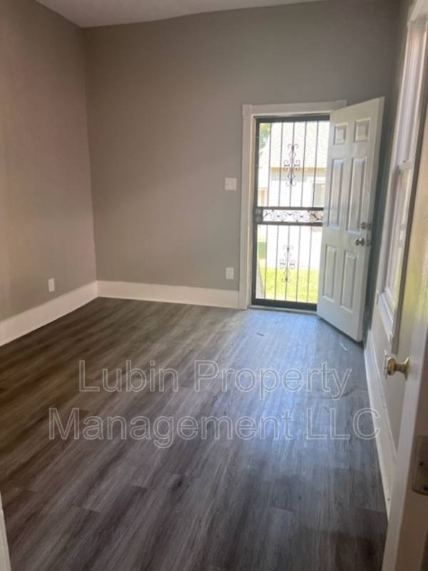Apartment for rent at 325 Lema Place, Memphis, TN 38105