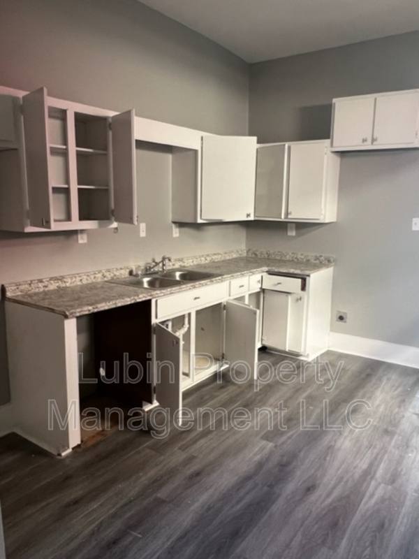 Apartment for rent at 325 Lema Place, Memphis, TN 38105