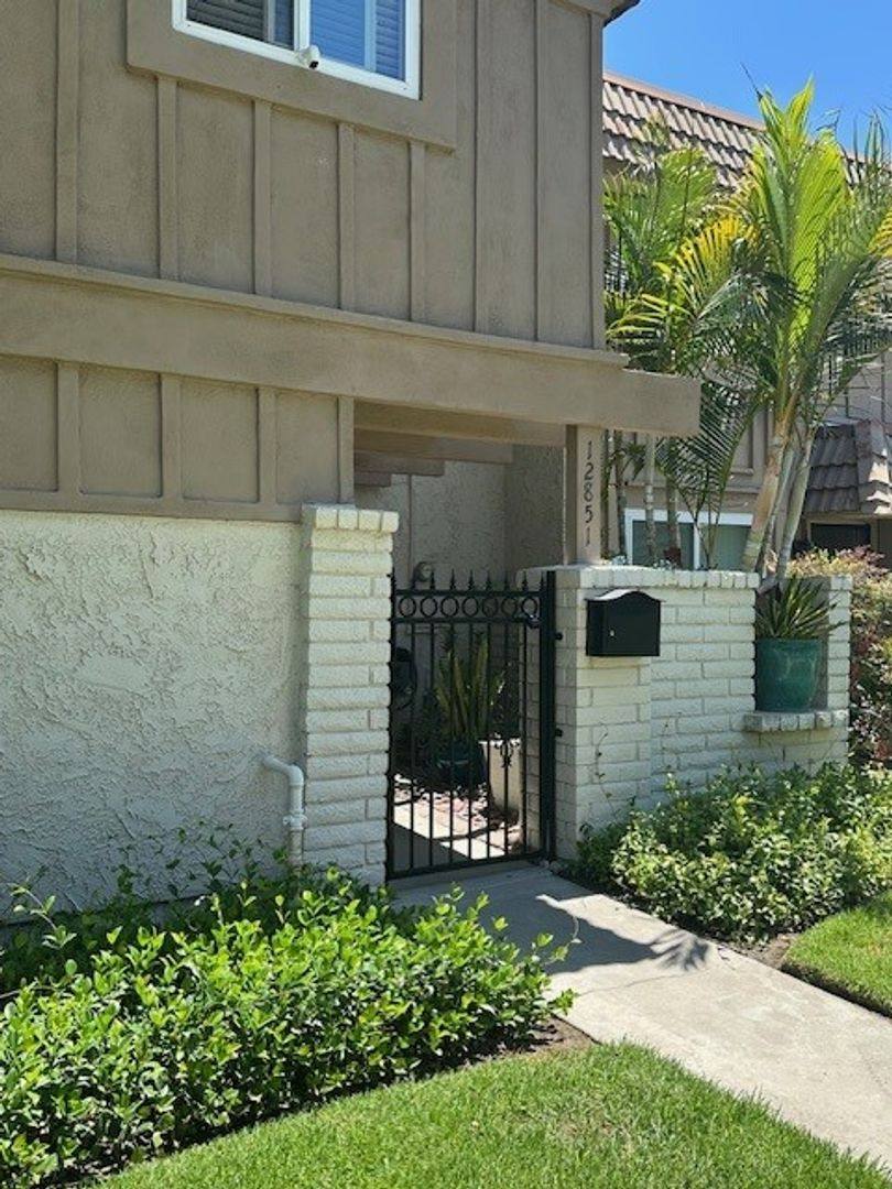 Townhouse for rent at 12851 Newhope St, Garden Grove, CA 92840