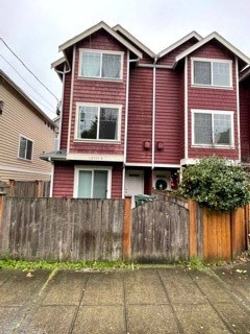 Townhouse for rent at 12331 10 Place NE, Seattle, WA 98125