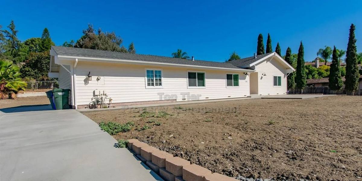 Townhouse for rent at 1051 Lime Place, Vista, CA 92081