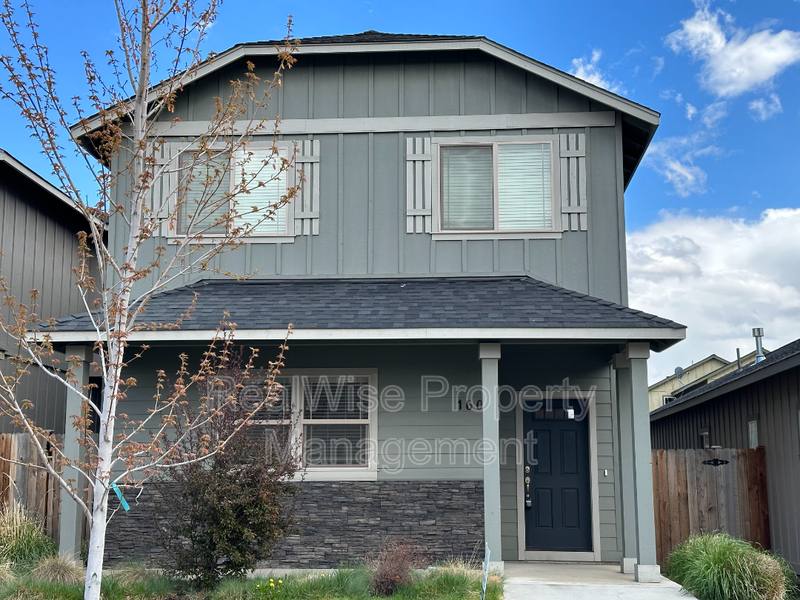 House for rent at 160 NW 30th St, Redmond, OR 97756