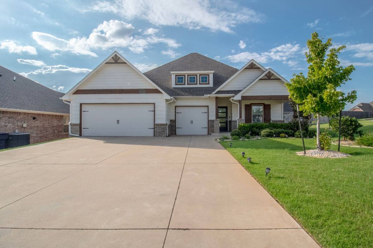 House for rent at 18821 Autumn Grove Dr, Edmond, OK 73012