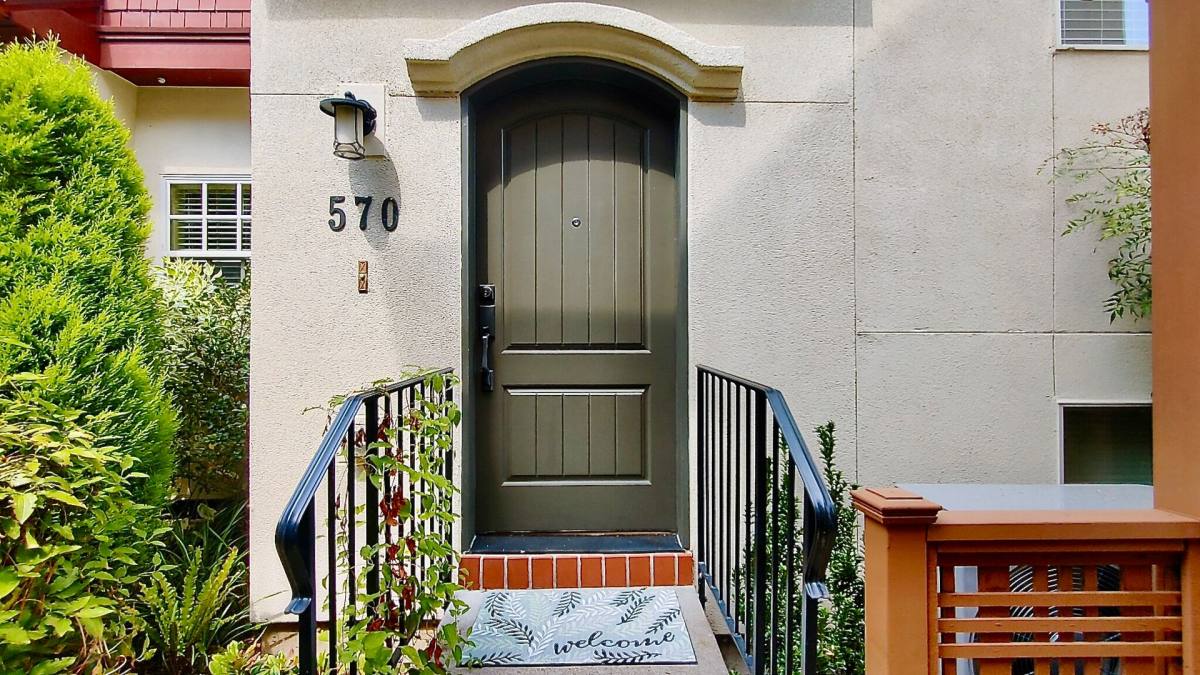 Townhouse for rent at 570 2nd St, Lake Oswego, OR 97034