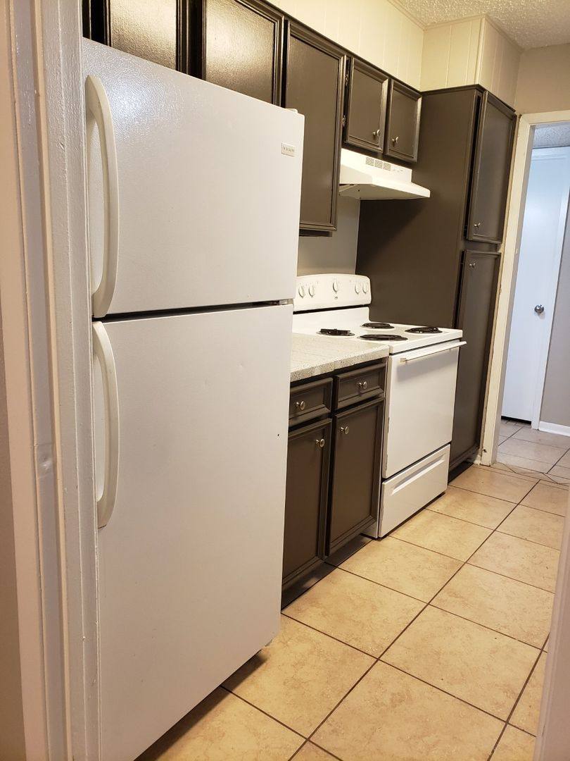 Apartment for rent at 2801 W Sunset Dr, Orange, TX 77630