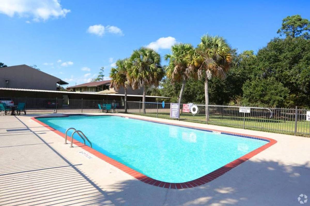 Apartment for rent at 2801 W Sunset Dr, Orange, TX 77630