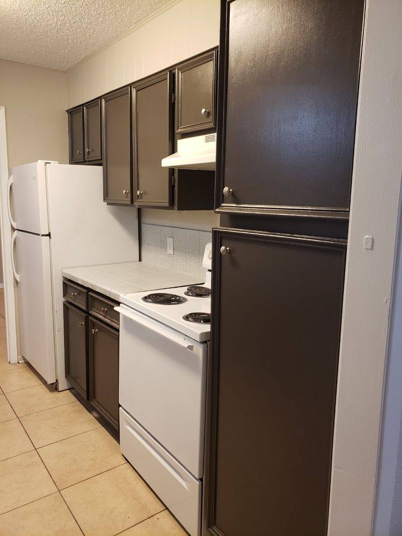 Apartment for rent at 2801 W Sunset Dr, Orange, TX 77630