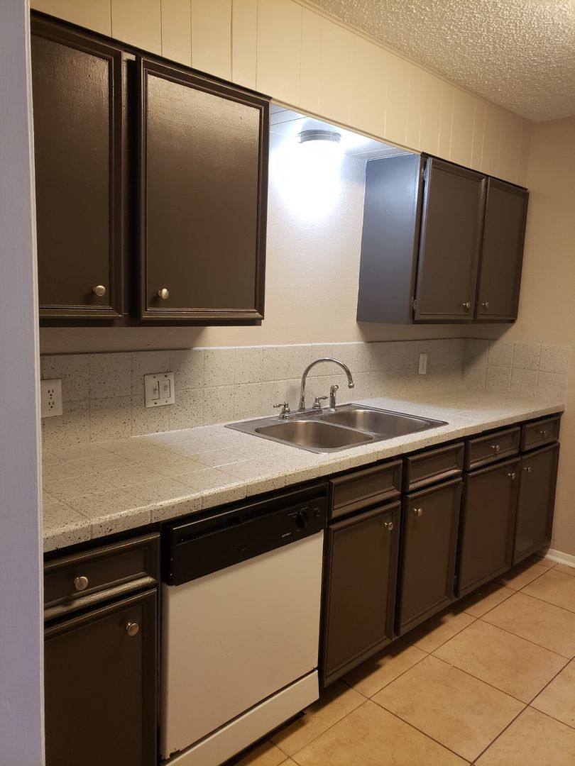 Apartment for rent at 2801 W Sunset Dr, Orange, TX 77630